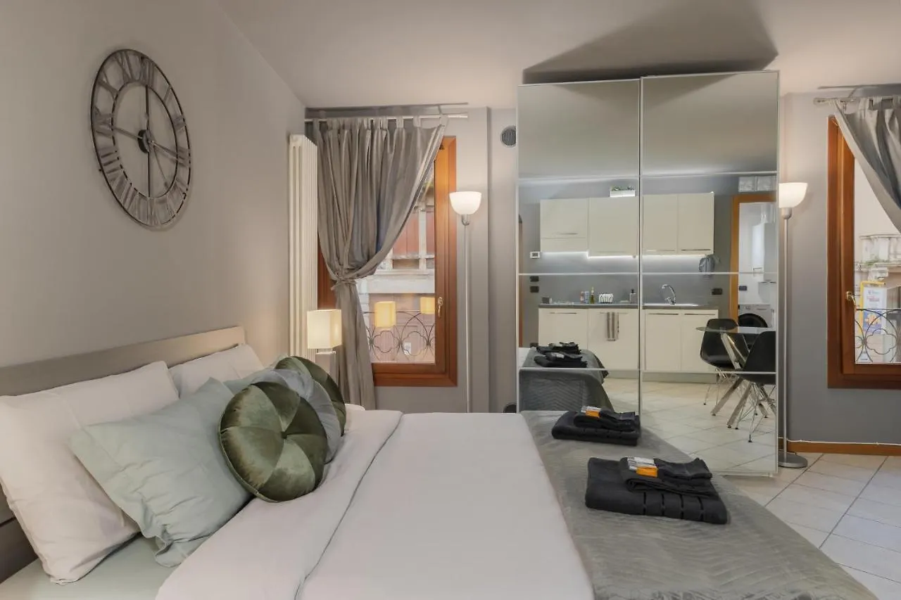 Charme Studio - Parcheggio A 20 Mt - 5 Min Dalla Fiera Di Vicenza Apartment