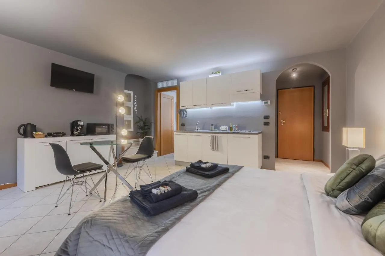 Apartment Charme Studio - Parcheggio A 20 Mt - 5 Min Dalla Fiera Di Vicenza Italy